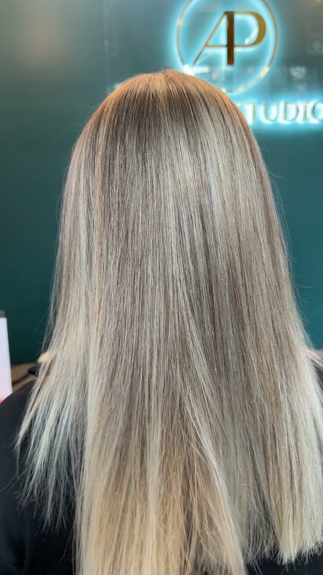 Straight hair with a cool, even tone after a toner