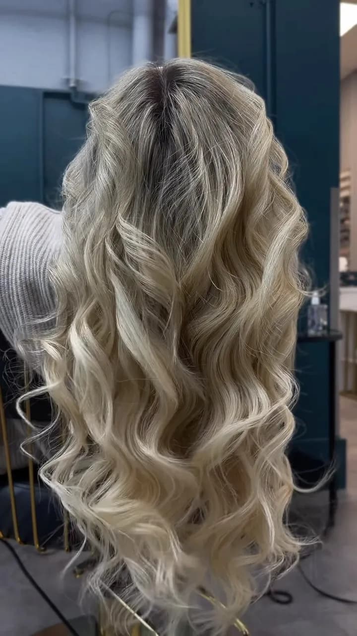 Long blonde waves with a soft, blended root